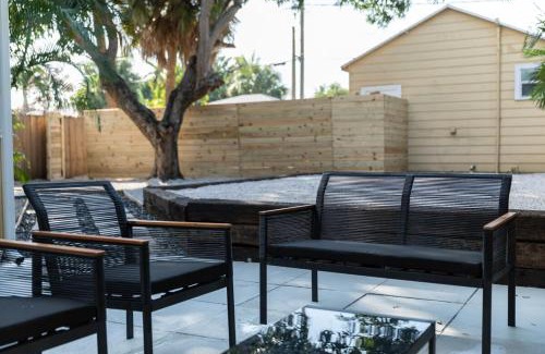 Parrot Cove Casa | Incredible 3br Home with Yard near Beach and Downtown