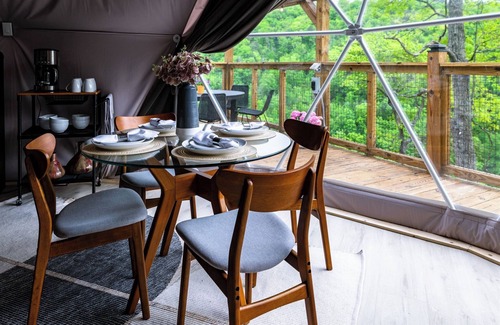 Pikeville Cabina | Incredible Cliffside Setting