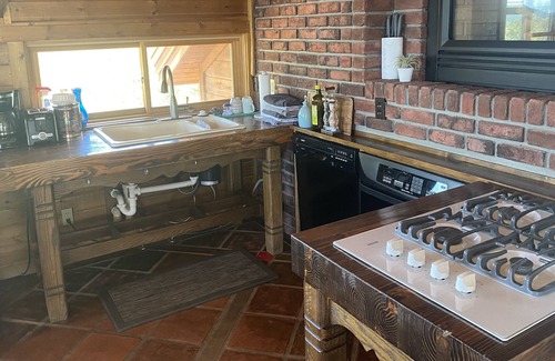 Florissant Cabina | Incredible Cozy Cabin on 40 acres of remote forest w Private Hot Tub
