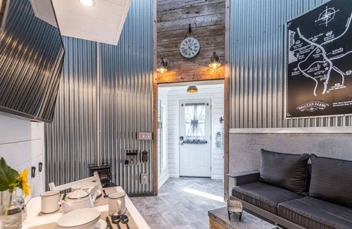 Brentwood Bay Casa | Incredible Grain Bin/Silo on Beautiful Vancouver Island!