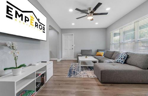 Bearss Plaza Casa | Incredible Heated Pool House in Tampa
