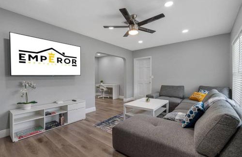Bearss Plaza Casa | Incredible Heated Pool House in Tampa