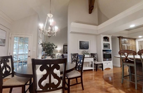 Lake of the Ozarks Casa | Incredible House in TanTarA Estates - Sleeps 10