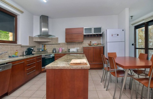 Polis Villa | Increíble villa grande en Paphos con capacidad para 14 personas, piscina