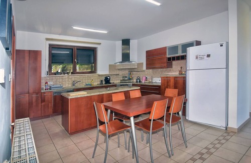 Polis Villa | Increíble villa grande en Paphos con capacidad para 14 personas, piscina