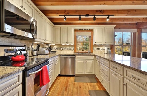Ludlow Casa | Incredible ski access on Sachem Trail - True Ski On/Ski Off Home - Private Hot Tub