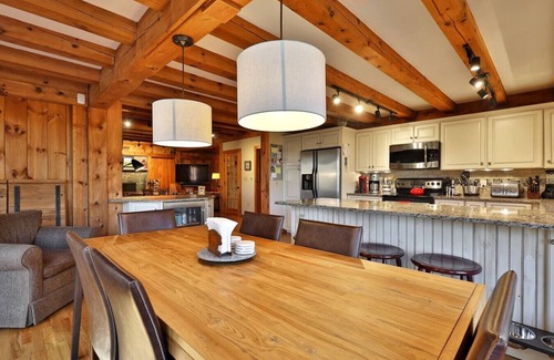 Ludlow Casa | Incredible ski access on Sachem Trail - True Ski On/Ski Off Home - Private Hot Tub
