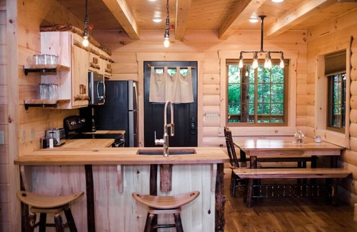 Millersburg Cabina | Incredible Treehouse with Breathtaking Views - Sleeps up to 6