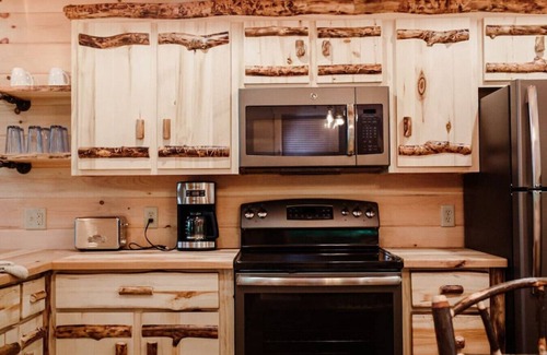 Millersburg Cabina | Incredible Treehouse with Breathtaking Views - Sleeps up to 6