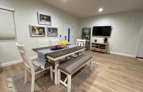 Midway City Casa | Incredible Value for 12 guests, New 3BR Home by Disneyland, Knott's, Beach