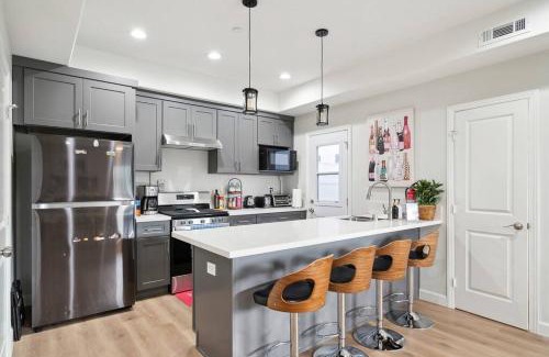 Midway City Casa | Incredible Value for 12 guests, New 3BR Home by Disneyland, Knott's, Beach