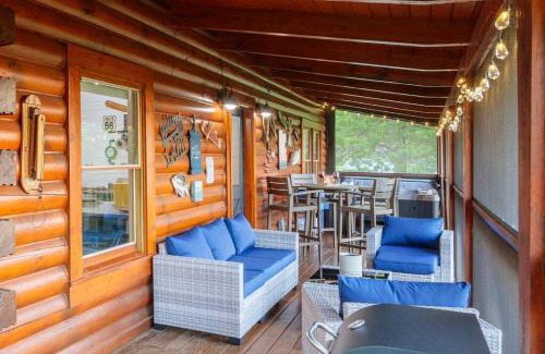 Sevierville Casa | Incredible Views l Family Friendly I Pool - Hot Tub