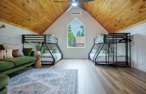 Sevierville Casa | Incredible Views l Family Friendly I Pool - Hot Tub