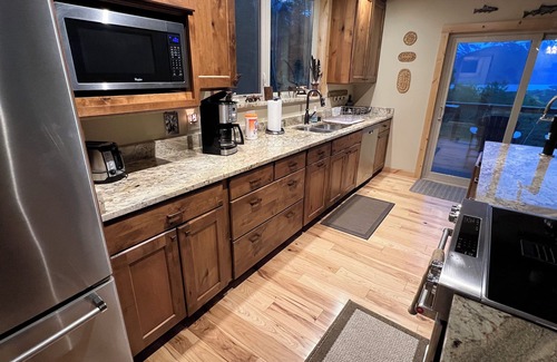 Cooper Landing Casa | ¡Vistas increíbles del río Kenai y las montañas, Home se encuentra en 5 acres privados!