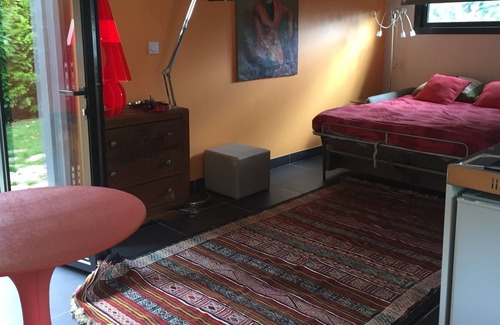 Saint-Didier-au-Mont-d'Or Apartamento | Independent studio in property with private swimming pool