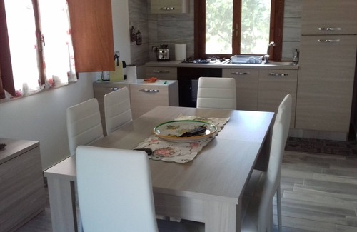 Isola di Capo Rizzuto Casa | villa independiente con jardín con vistas al mar.