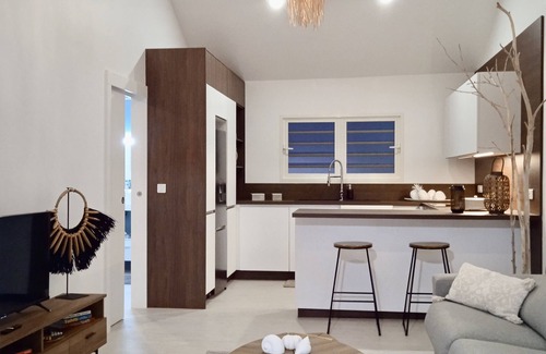 Punaauia Apartamento | Independent 1BR Apartment, 5 min walk to the beach, restaurants and shops