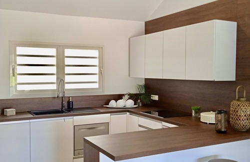 Punaauia Apartamento | Independent 1BR Apartment, 5 min walk to the beach, restaurants and shops
