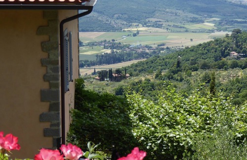Cortona Apartamento | Alojamiento independiente en Villa con piscina privada y vistas panorámicas