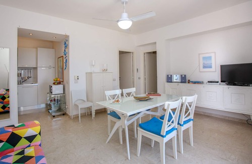 Donnalucata Apartamento | Apartamento junto al mar, terraza, jardín, vistas al mar, Wi-Fi, aire, máx. 5 personas