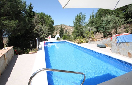 Salares Casa | Villas bien cuidadas entre montañas de Andalucía, para disfrutar del el silencio