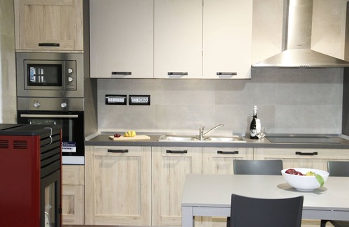 Aritzo Condominio | Apartamento independiente de castaño en casa de vacaciones con jardín y barbacoa