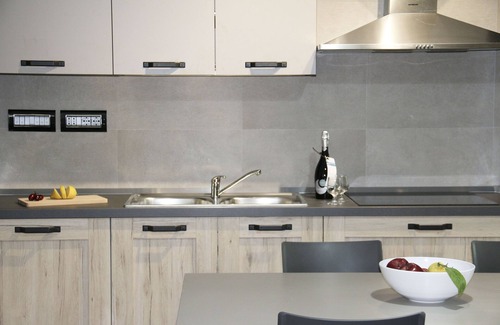 Aritzo Condominio | Apartamento independiente de castaño en casa de vacaciones con jardín y barbacoa