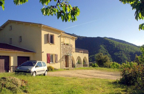 Ucciani Cama Y Desayuno | Independent furnished BEDROOM, linen and parking included 30km AJACCIO and BEACHES