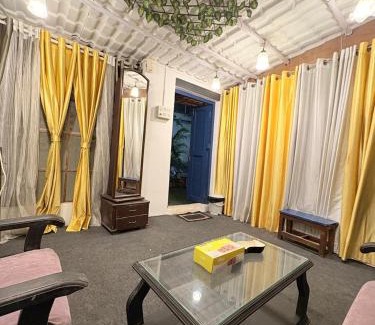 Pali Hill Apartamento | Independent Garden Cottage-Bandra-Carter road
