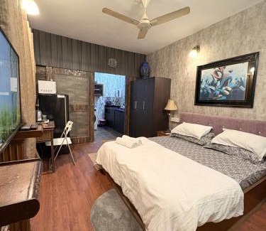 Pali Hill Apartamento | Independent Garden Cottage-Bandra-Carter road