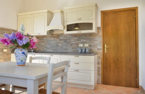 Casale Marittimo Apartamento | Apartamento independiente en planta baja con jardín, plaza de aparcamiento con vistas al mar, 4 pax