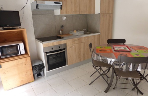 Restinclieres Casa | Alquiler de casita independiente para 2 personas con jardín privado y piscina