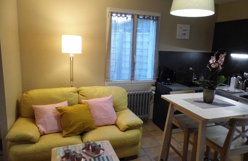 Meyreuil Apartamento | ESTUDIO INDEPENDIENTE en villa con piscina