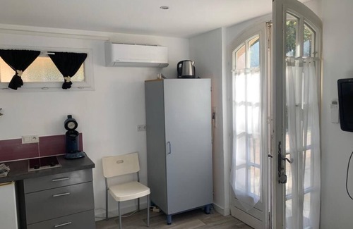 Pertuis Apartamento | Estudio independiente en la villa de planta baja, con aparcamiento seguro