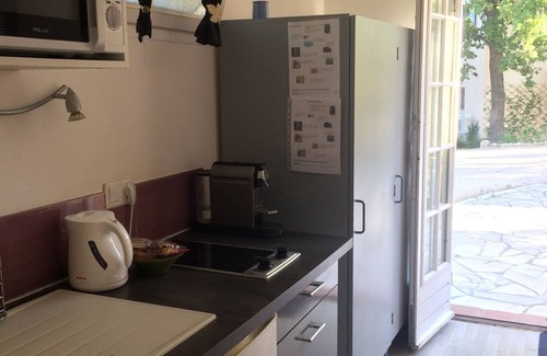 Pertuis Apartamento | Estudio independiente en la villa de planta baja, con aparcamiento seguro