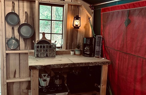 Brevard Cabina | Indian Attack Cabin Tent - Wi-Fi