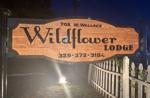 San Saba Casa | Indian Blanket Suite @ Wildflower Lodge