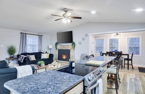 Tunkhannock Township Casa | Indian Mountain Getaway-hot tub, lakes ,hiking ,fireplace , pool table