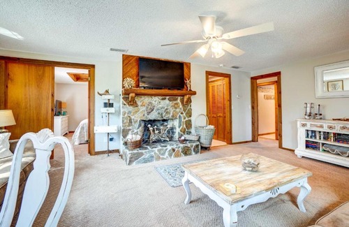 Indian Rocks Beach Casa | Indian Rocks Beach Cottage, Walk to Beach!