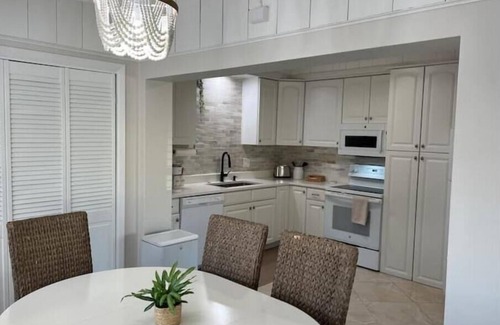 Indian Rocks Beach Cabaña | Indian Rocks Beach Cottage