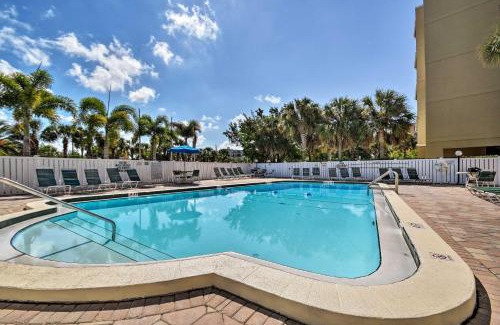 Indian Shores Apartamento | Indian Shores Condo with 2 Balconies and Pool Access!