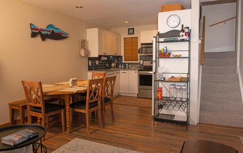 Elkhorn Village Apartamento | Indian Springs Condo 2415