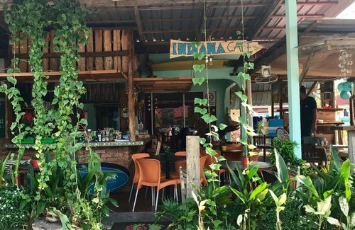 Lubok Buaya Cama Y Desayuno | Indiana Cafe & Dorm
