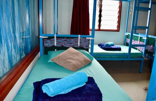 Lubok Buaya Cama Y Desayuno | Indiana Cafe & Dorm