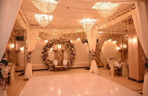 Al Duqqi Hotel | Indiana Hotel