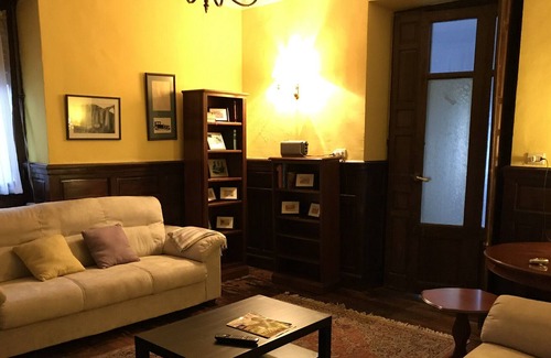 Loro Villa | Casa Indiana entre Pravia y Salas