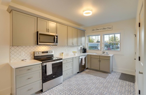 Syracuse Casa | Indiana Vacation Rental - Walk to Syracuse Lake!