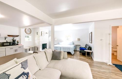 Indianapolis Apartamento | Indianapolis Riverfront Rental with Wraparound Deck!