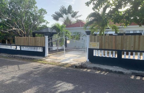 Treasure Beach Casa | Indianna Guest House, Treasure Beach Jamaica