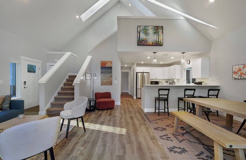Indianola Casa | Indianola Cedar House - New Build 2024, Wraparound Deck + Quality finishes